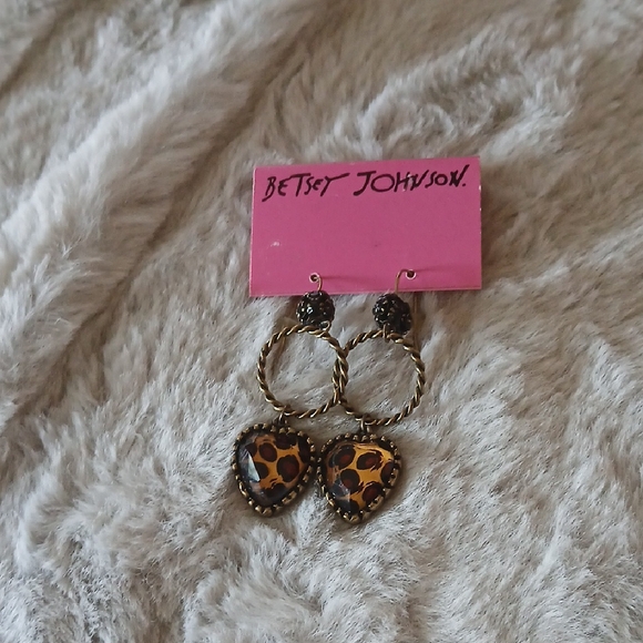 Betsey Johnson Animal Print Heart Earrings - Picture 1 of 2